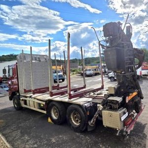 foto 6x6 les Phoenix Prasident 30t 5.4m Umikov +HR drapák TATRA lesovůz dřevo kulatina