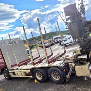 foto 6x6 les Phoenix Prasident 30t 5.4m Umikov +HR drapák TATRA lesovůz dřevo kulatina